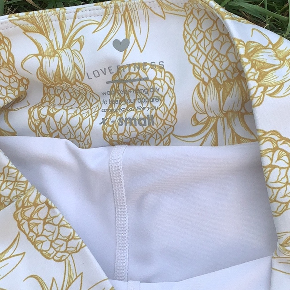 Love Fitness White & Gold Pineapple Print Women's Shorts XS - Picture 3 of 4